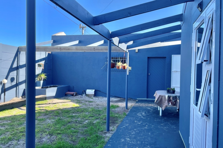To Let 3 Bedroom Property for Rent in Strandfontein Western Cape